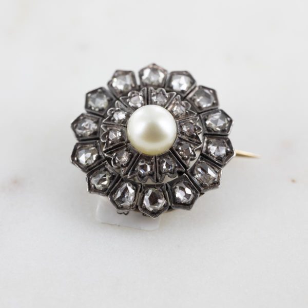 Broche rose de diamants et perle