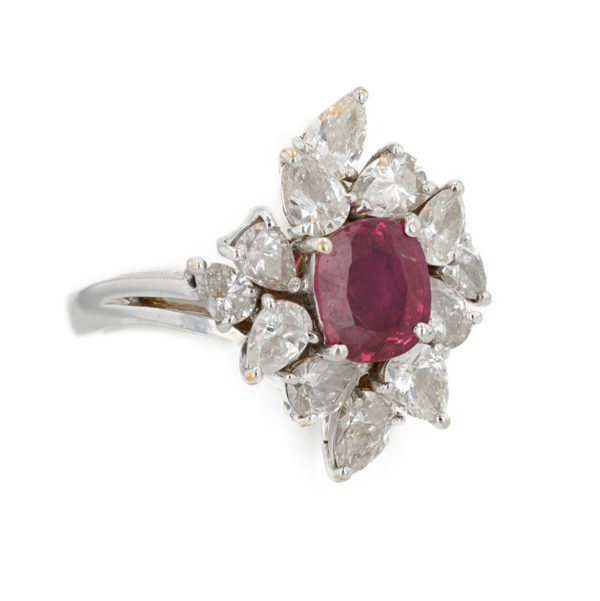 Bague marguerite rubis diamants taille poire