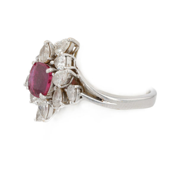 Bague marguerite rubis diamants taille poire