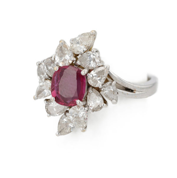 Bague marguerite rubis diamants taille poire