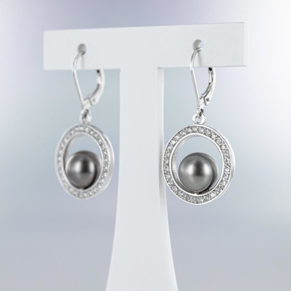 Boucles d'oreilles pendantes cercles pavage diamants et perles de Tahiti