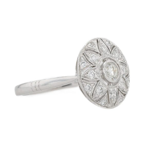 Bague marguerite diamants style pompadour