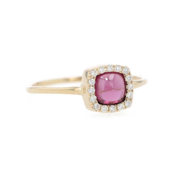 Bague grenat rhodolite en cabochon entourage diamants