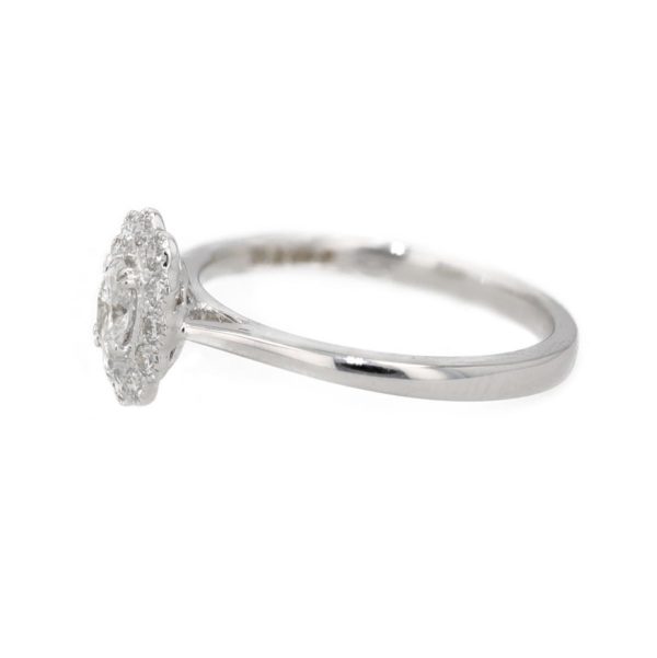 Bague marguerite ovale diamants serti feston