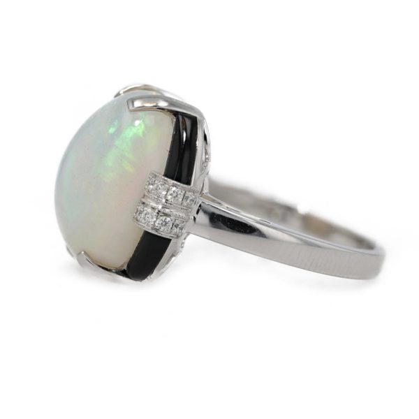Bague style art déco opale avec entourage onyx et diamants