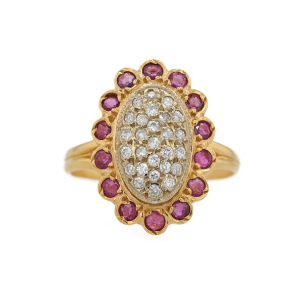 Bague ovale pavage diamants entourage rubis serti feston