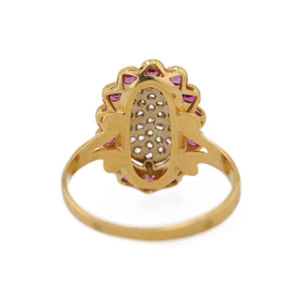 Bague ovale pavage diamants entourage rubis serti feston