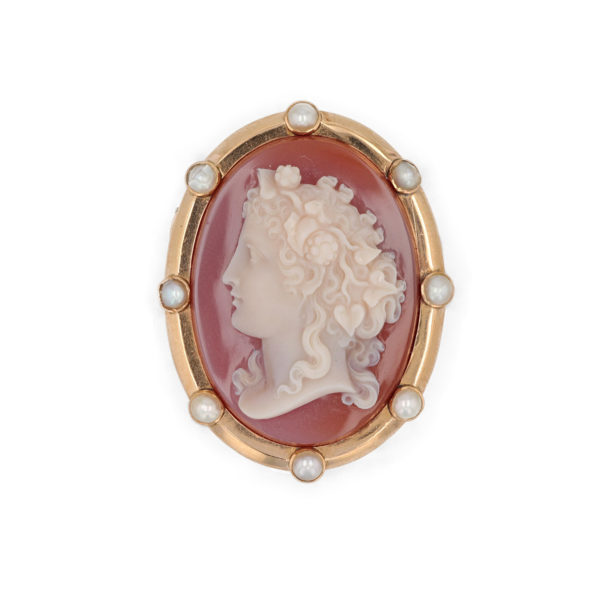 Broche camée entourage perles