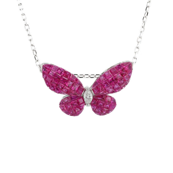 Tour de cou motif papillon pavage rubis et diamants serti mystérieux