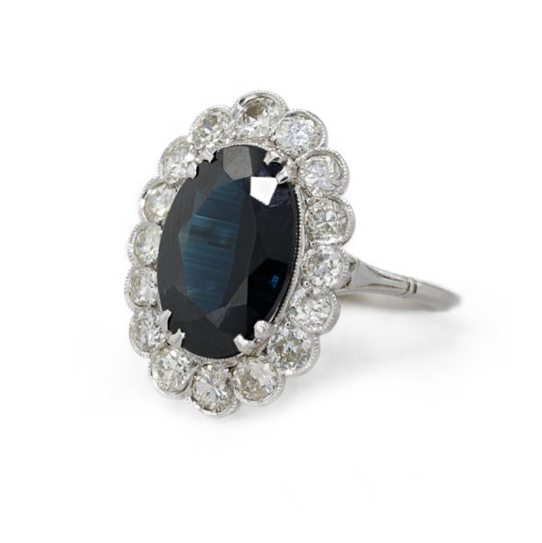 Bague saphir entourage diamants serti feston