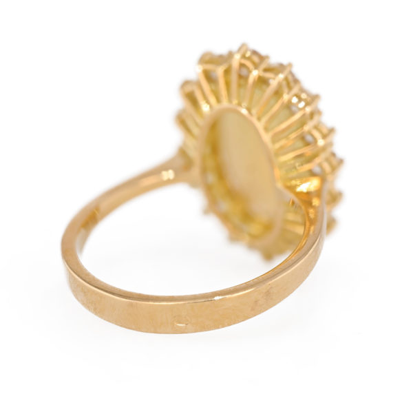 Bague marguerite opale entourage diamants