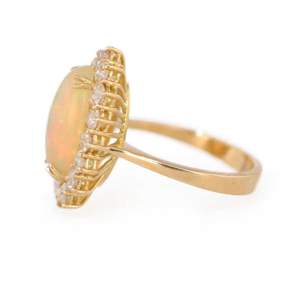 Bague marguerite opale entourage diamants