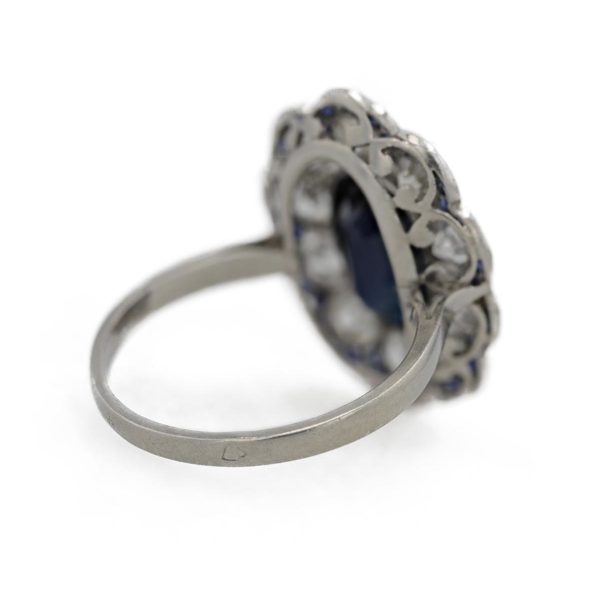 Bague pompadour saphir entourage diamants et ligne saphirs calibrés