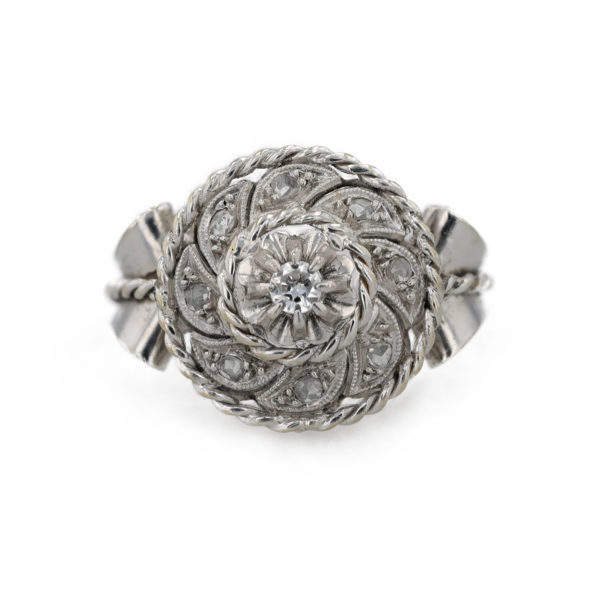 Bague ronde diamant entourage roses, entourage cordage