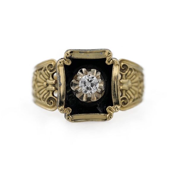 Bague ancienne corps sculpté motif central émail noir et diamant