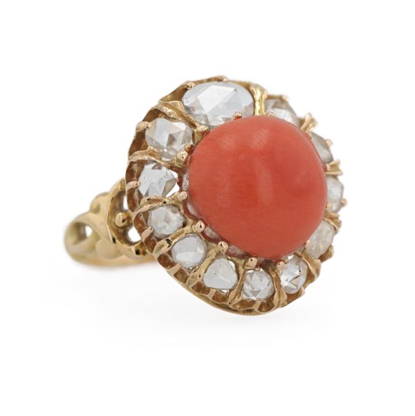 Bague corail entourage roses de diamants