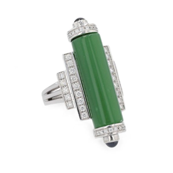 Bague rouleau façon Art déco jade, pavage diamants et saphirs cabochon