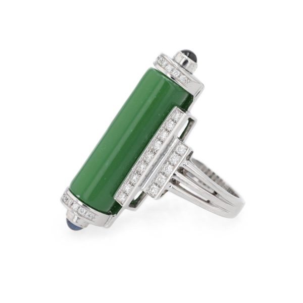 Bague rouleau façon Art déco jade, pavage diamants et saphirs cabochon