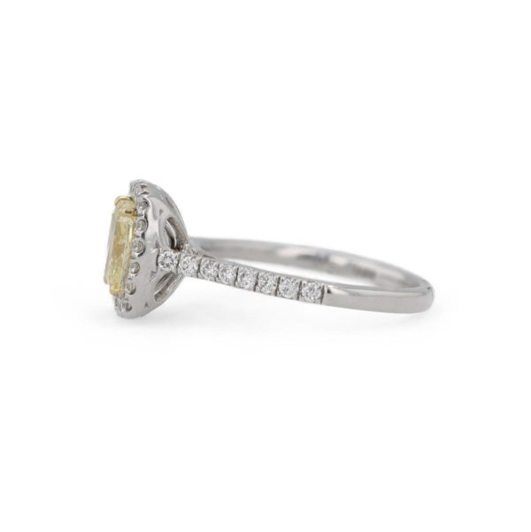 Bague marguerite diamant jaune entourage diamants blancs