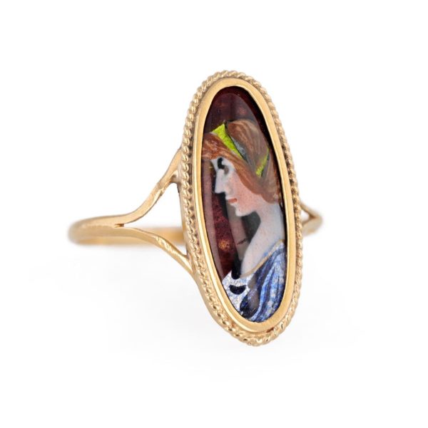 Bague marquise émail portrait féminin en or jaune 18 carats