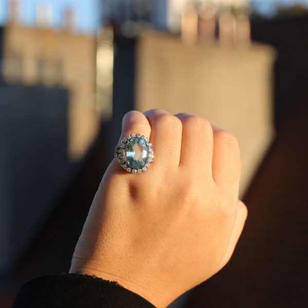 Bague cocktail aigue-marine en or blanc 18 carats