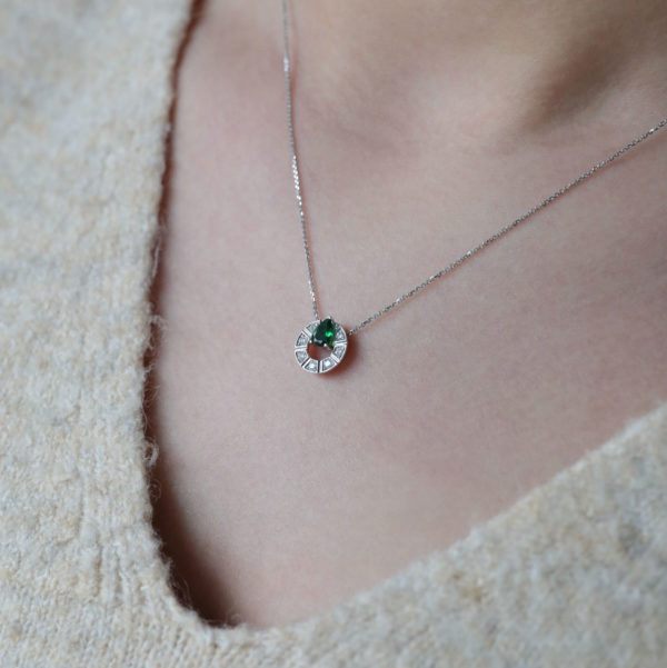 Collier tsavorite et diamants en or blanc 18 carats