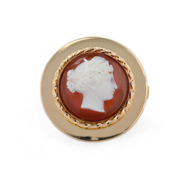 Broche camée en agate sur cornaline en or jaune 18 carats